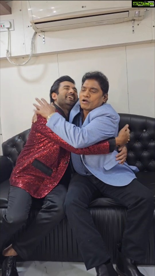 Oindrila Sen Instagram - দেখো দেখো একটা #Lovemarriage কতটা মানুষের জীবনে সুখ এনে দিতে পারে। @iam_johnylever bhai এর হাসির কারন টাই তো তাই। Love you Johny bhaiii #loveMarriage #Releasin14thapril @surinderfilms #RanjitMallik @pbchaki @adhyaaparajita #sohagsen @souviksavvyg