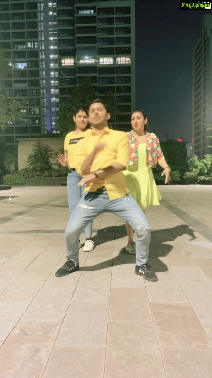 Oindrila Sen Instagram - Brothers are just born to disturb sisters..here is one @gamernaxx πΏπ΅βπ«π€¬π€―π€ #reels #brotherandsister #disturbingbrother #stilllovehim #reelitfeelit #instamood #reelvideo #oindrilasen π₯ @pratip.pm Taj Fort Aguada Resort & Spa