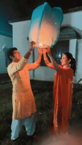 Oindrila Sen Instagram - Let's get carried away❤️‍🔥

#diwali #skylantern #reelitfeelit #reelsinsta #togetherness #happydiwali #ankushoindrila #oindrilasen 

🎥 @gamernaxx
