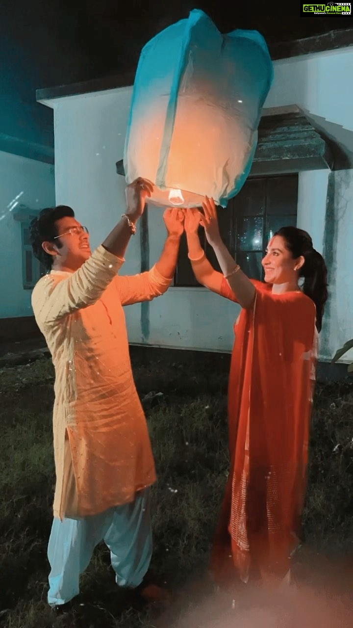 Oindrila Sen - 40.7K Likes - Let's get carried away❤️🔥
#diwali #skylantern #reelitfeelit #reelsinsta #togetherness #happydiwali #ankushoindrila #oindrilasen
🎥 @gamernaxx