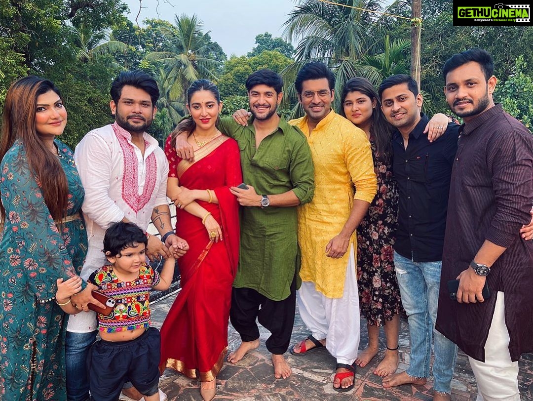 Oindrila Sen - 41.9K Likes - Diwali celebration with my favs 🪔🪔🪔
@iamaneekdhar @ankush.official @vikramchatterje @gamernaxx @ushasi_biswas @debaleenadhar
major missing @sreobanerjee2021 meet us soon 🤗