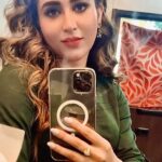 Oindrila Sen Instagram - My kinda #reels 🙅🏻‍♀️🙆🏻‍♀️ #reelitfeelit #boomerang #trending #makereels #tagme #oindrilasen