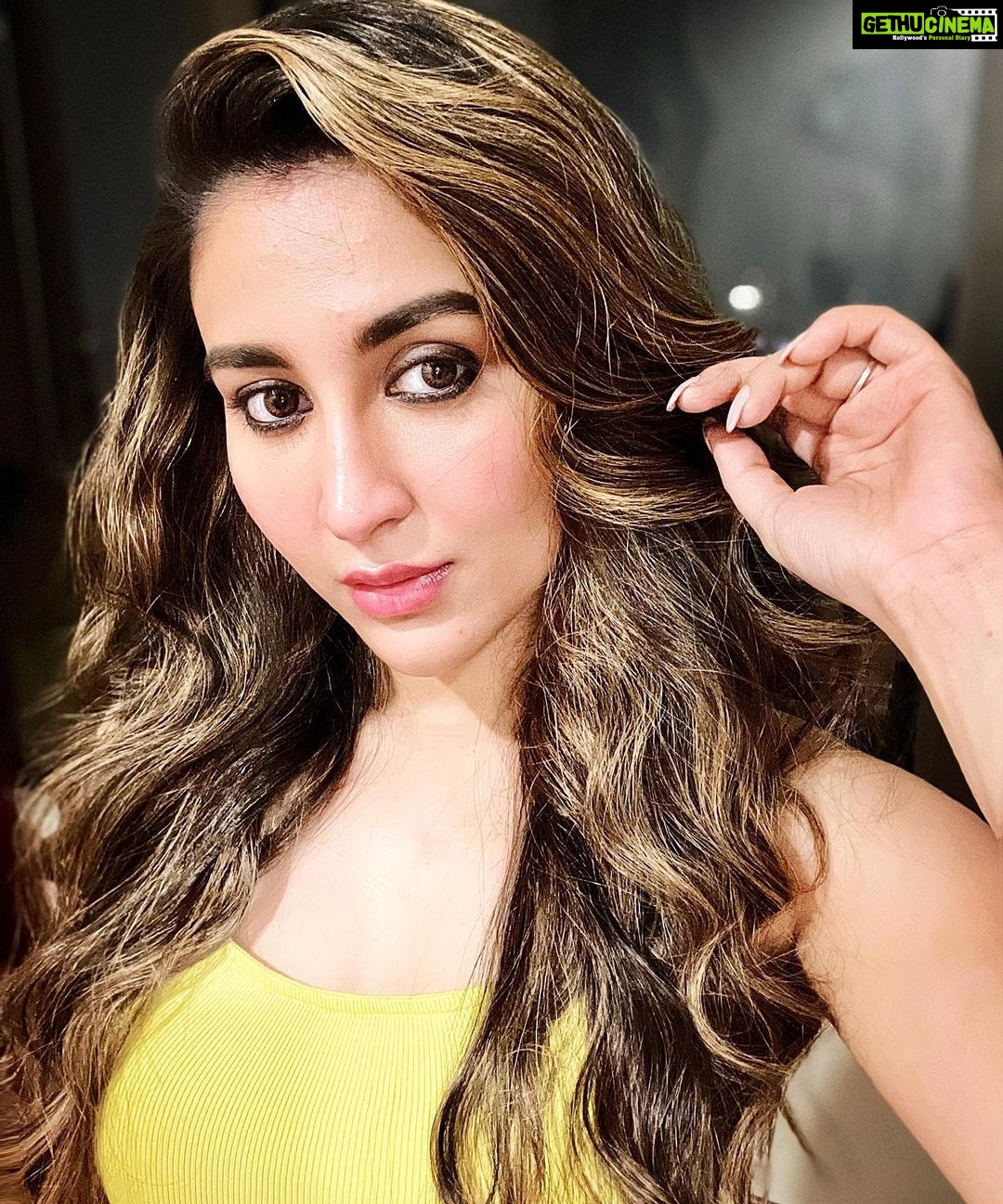 Oindrila Sen - 38.3K Likes - A bit of Kajal is all enough for enhancing the beauty 😍😍😍