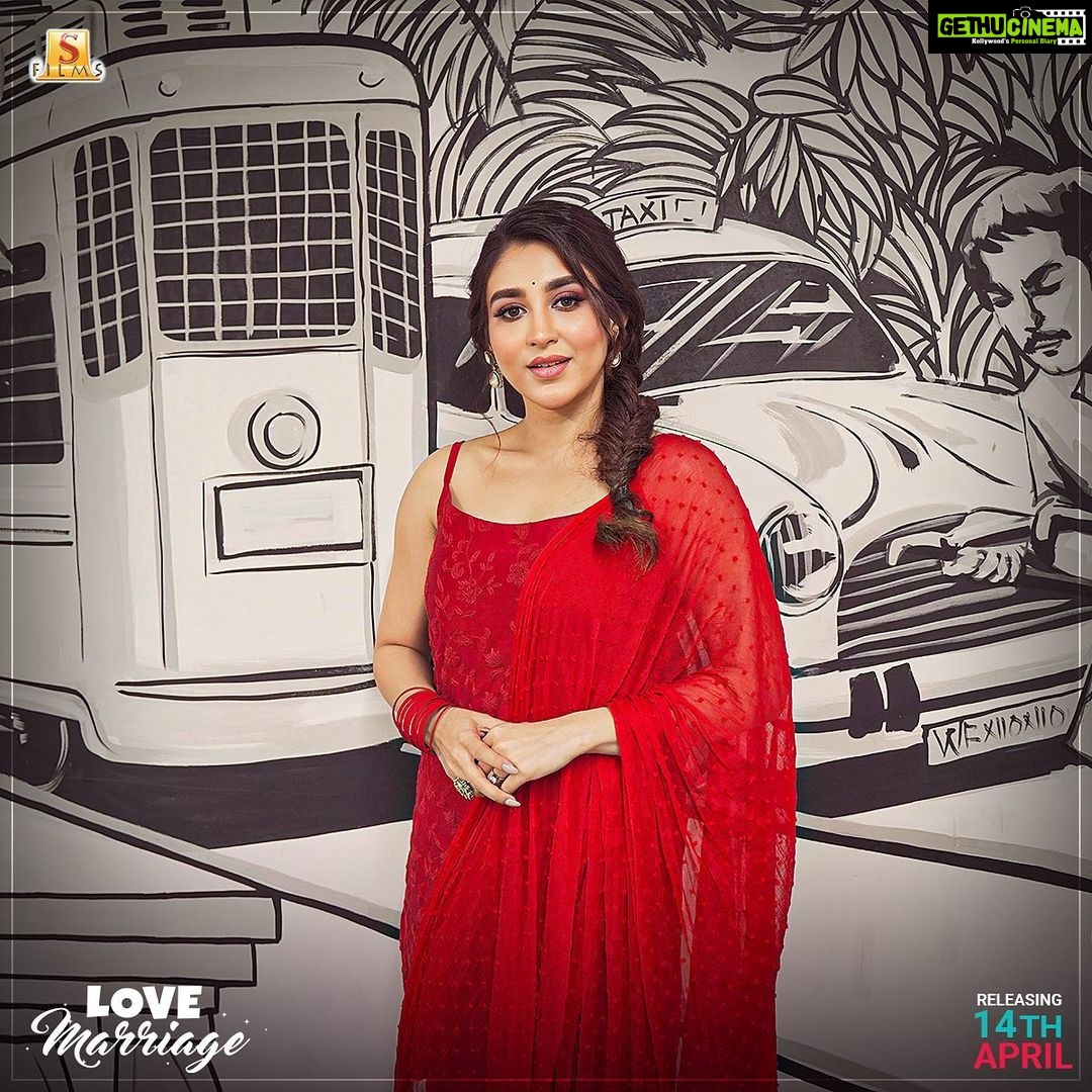 Oindrila Sen Instagram - শাওন আসছে #LoveMarriage নিয়ে এই ১৪ই এপ্রিল আপনাদের কাছের সিনেমা হল-এ! BMS Link : #LinkInBio @nispalsingh #RanjitMallick @ankush.official @love_oindrila @adhyaaparajita #SohagSen @souviksavvyg & @pbchaki