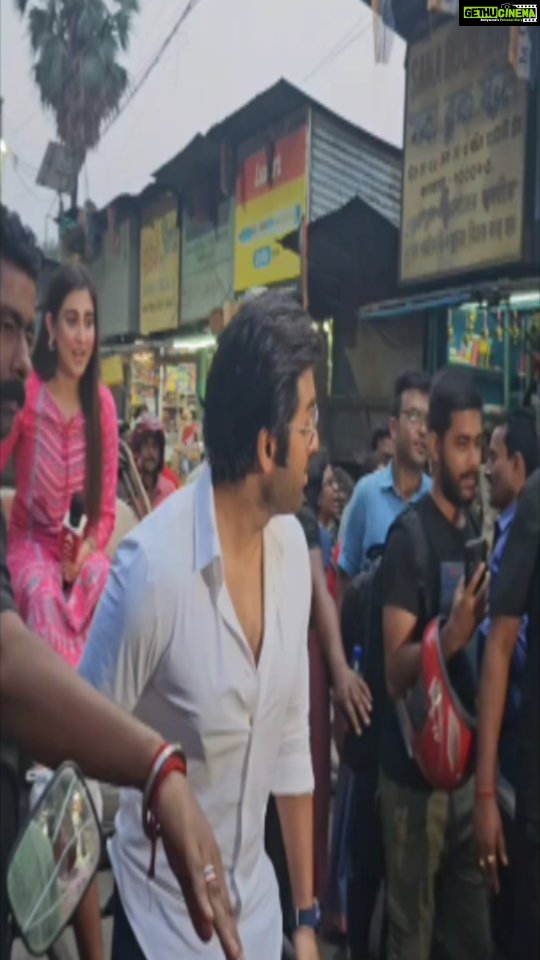 Oindrila Sen Instagram - জানতে ইচ্ছে করছে তো সারাদিন এরা দুজন কি করে বেরিয়েছিল সেইদিন? সামনে তাদের বিয়ে বলে কথা তার বেবস্থা করতে হবেনা? জানতে গেলে কাল দুপুর 1:30pm সময় দেখতে ভুলোনা @abpanandatv #LoveMarriage #promotions #Biertorjor
