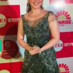 Oindrila Sen Instagram - আসছে - “ZEE বাংলা সোনার সংসার অ্যাওয়ার্ড 2023”! দেখুন 26th March রবিবার সন্ধ্যে 7.30টায় শুধুমাত্র #ZeeBangla-র পর্দায়। #SonarSansarAward #SonarSansar2023 #SonarSansar2023Reels #ZeeOnTheGoReels #ZBReels #ZbrMar23