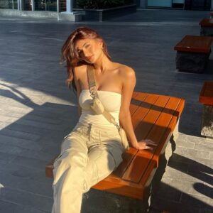 Palak Tiwari Instagram - ☀️