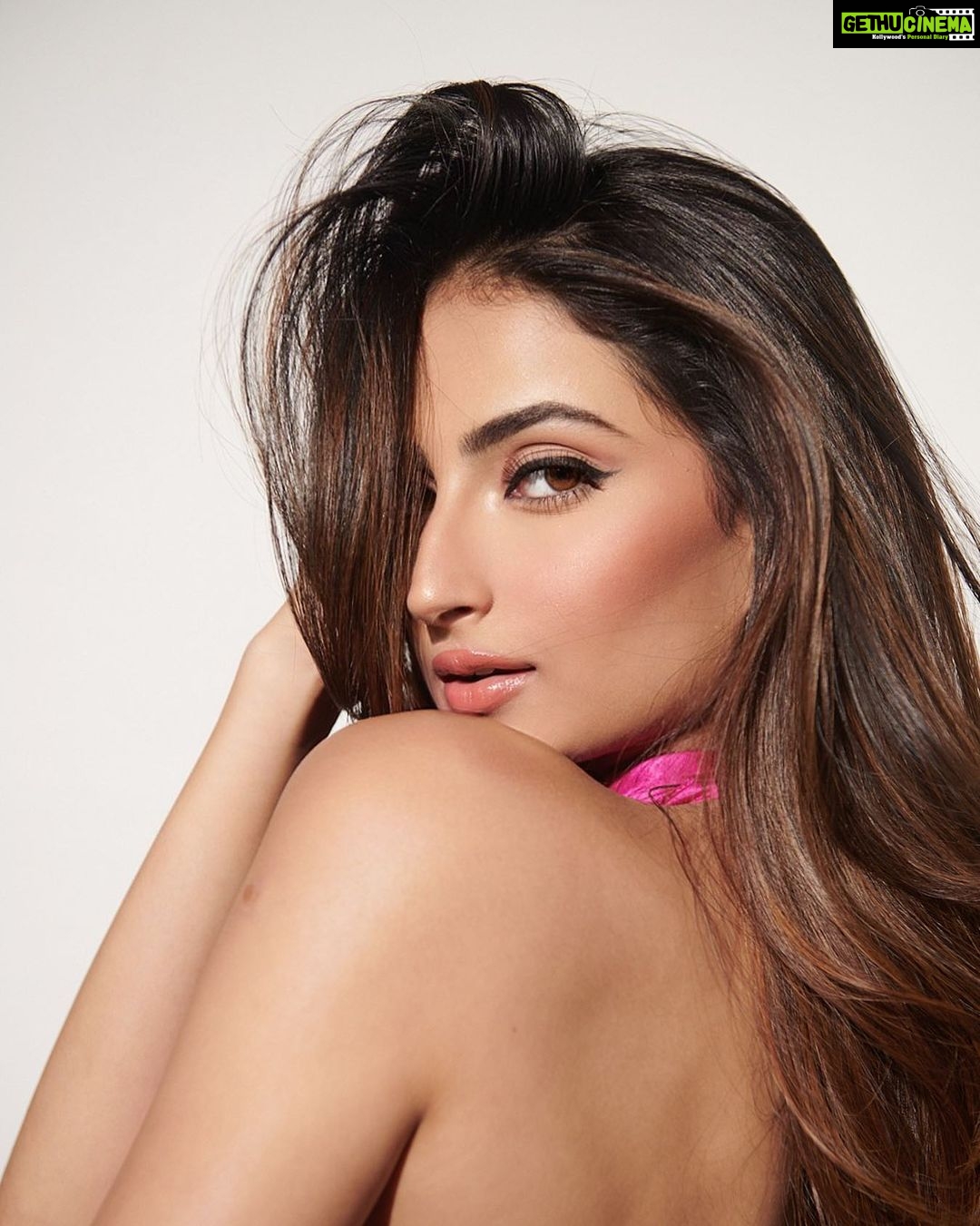 Palak Tiwari Instagram - TBT to my favourite shoot with @gush.beauty 💖