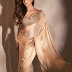 Palak Tiwari Instagram - Night mode version of yesterdays pictures 😬 @amitkhannaphotography @stylingbyvictor @sohail__mughal___ @darenmemonofficial @rahul_sharma221 @garimakarwariyadesigns @jet_gems