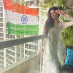 Palak Tiwari Instagram - I love my India ♥️ @gopivaiddesigns @bellezajewelsofficial @stylingbyvictor @sohail__mughal___