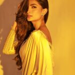 Palak Tiwari Instagram - Posting now because it’s golden hour ✨ @amitkhannaphotography @sohail__mughal___ @stylingbyvictor @darenmemonofficial @rahul_sharma221 @garimakarwariyadesigns @jet_gems