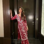 Palak Tiwari Instagram - :) :D :| Right? Styled by my FGM @stylingbyvictor @ruup_chikanwear @rubans.in @kurrbat