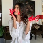 Palak Tiwari Instagram - A very happy holi to everyone 💙💜❤️💛💚 Holi is all about love and compassion, please show some to your local animals as well, please don’t put colour on them , instead in the spirit of the festival offer them some food, or cold water/milk Let’s spread positivity 💜 @lucknowicrafts