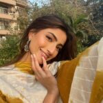 Palak Tiwari Instagram - A very happy late 1st Jan post 🥲❤️ And a very happy new year to everyone, I hope you’re happier and stronger this year🌸 @gurnaaya.india @stylingbyvictor @sohail__mughal___