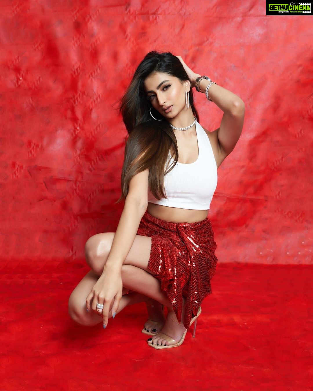 Palak Tiwari Instagram - A Friday night look 😋