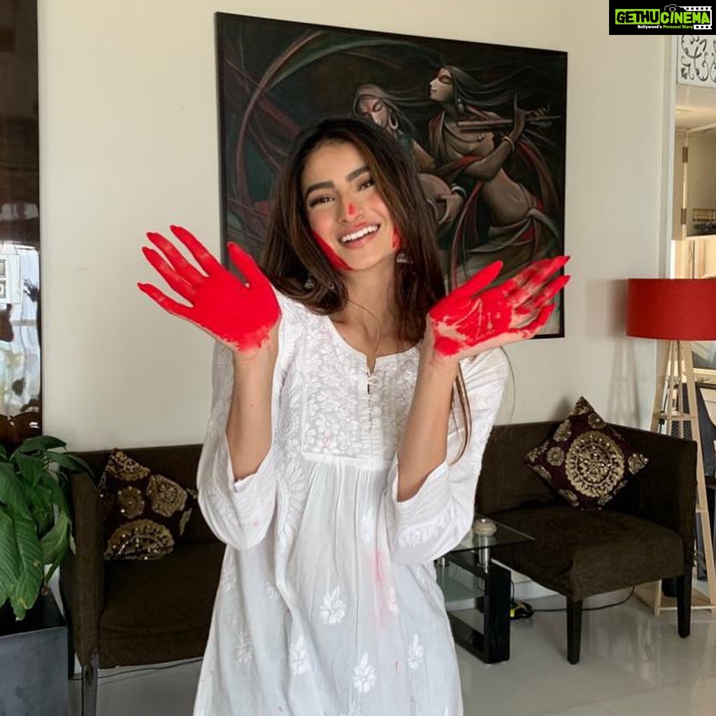 Palak Tiwari Instagram - A very happy holi to everyone ππβ€οΈππ Holi is all about love and compassion, please show some to your local animals as well, please donβt put colour on them , instead in the spirit of the festival offer them some food, or cold water/milk Letβs spread positivity π @lucknowicrafts