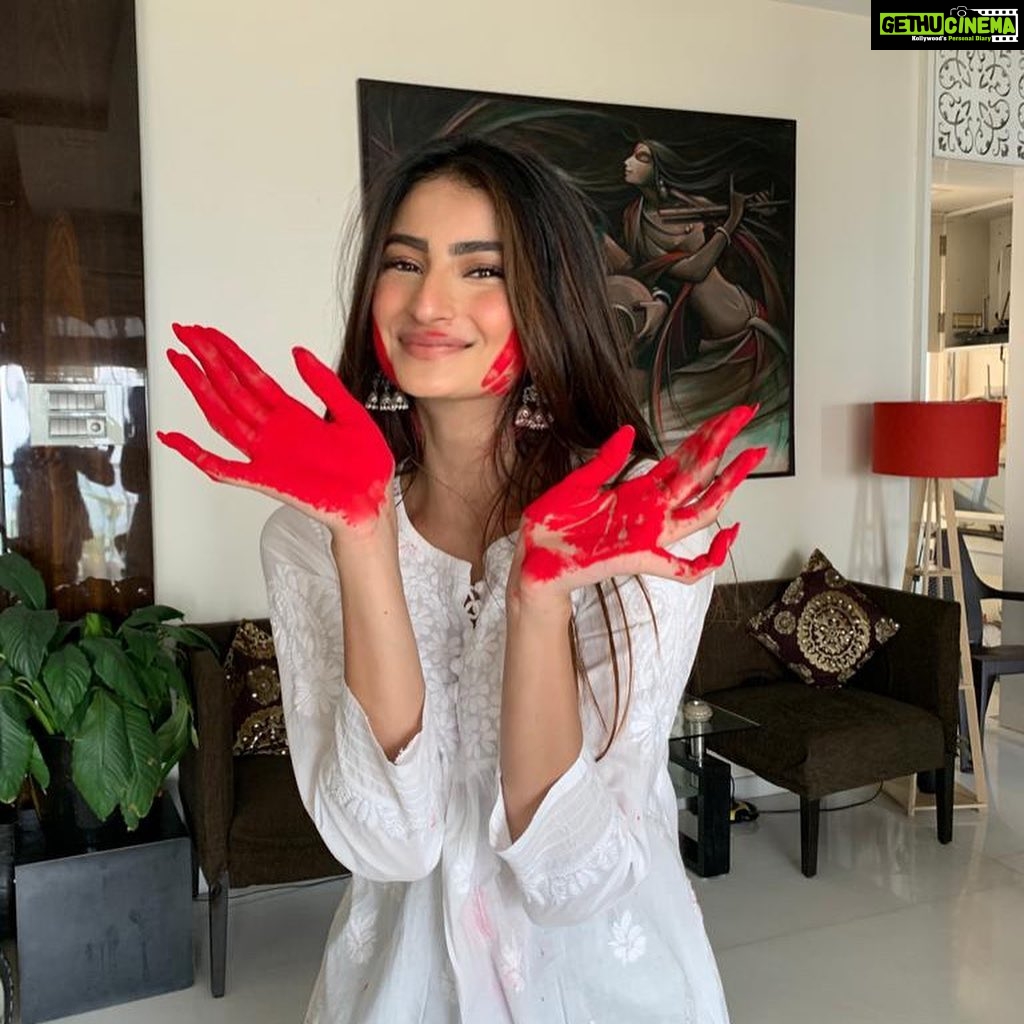 Palak Tiwari Instagram - A very happy holi to everyone ππβ€οΈππ Holi is all about love and compassion, please show some to your local animals as well, please donβt put colour on them , instead in the spirit of the festival offer them some food, or cold water/milk Letβs spread positivity π @lucknowicrafts