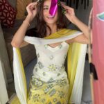 Palak Tiwari Instagram - A very happy makarsankranti to all of you ❤️ Let it be a beautiful, hopeful and positive day for not just us but also our bird friends in the sky, that often lose their lives very brutally on this day, let’s be caring, loving, have loads of sweets and not only pray for a good harvest but also a brighter 2022 for all. Wearing @gurnaaya.india