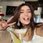 Palak Tiwari Instagram - A very happy makarsankranti to all of you ❤️ Let it be a beautiful, hopeful and positive day for not just us but also our bird friends in the sky, that often lose their lives very brutally on this day, let’s be caring, loving, have loads of sweets and not only pray for a good harvest but also a brighter 2022 for all. Wearing @gurnaaya.india
