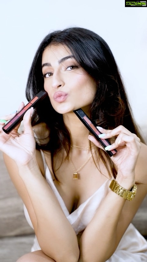 Palak Tiwari Instagram - @reneeofficial 5 easy to carry shades in just 1 stick! Just POP PUSH PLAY with your favourite FAB 5 lipsticks by RENÉE. Use code PALAKTIWARI10 to get 10% off on www.reneecosmetics.in Also available on Myntra, Nykaa, Amazon, Flipkart and more #ReneeCosmetics #FAB5 #5in1Lipstick #PopPushPlay #NudeLipstick #PoppyLipstick #feelitreelit #trendingreels #trends #transition #makeup #palaktiwari #ad
