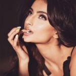 Palak Tiwari Instagram - Up close and vintage 🤎 @amitkhannaphotography @sohail__mughal___ @stylingbyvictor @makeupbyanshu @stylistsony Wearing @nikibarad.in