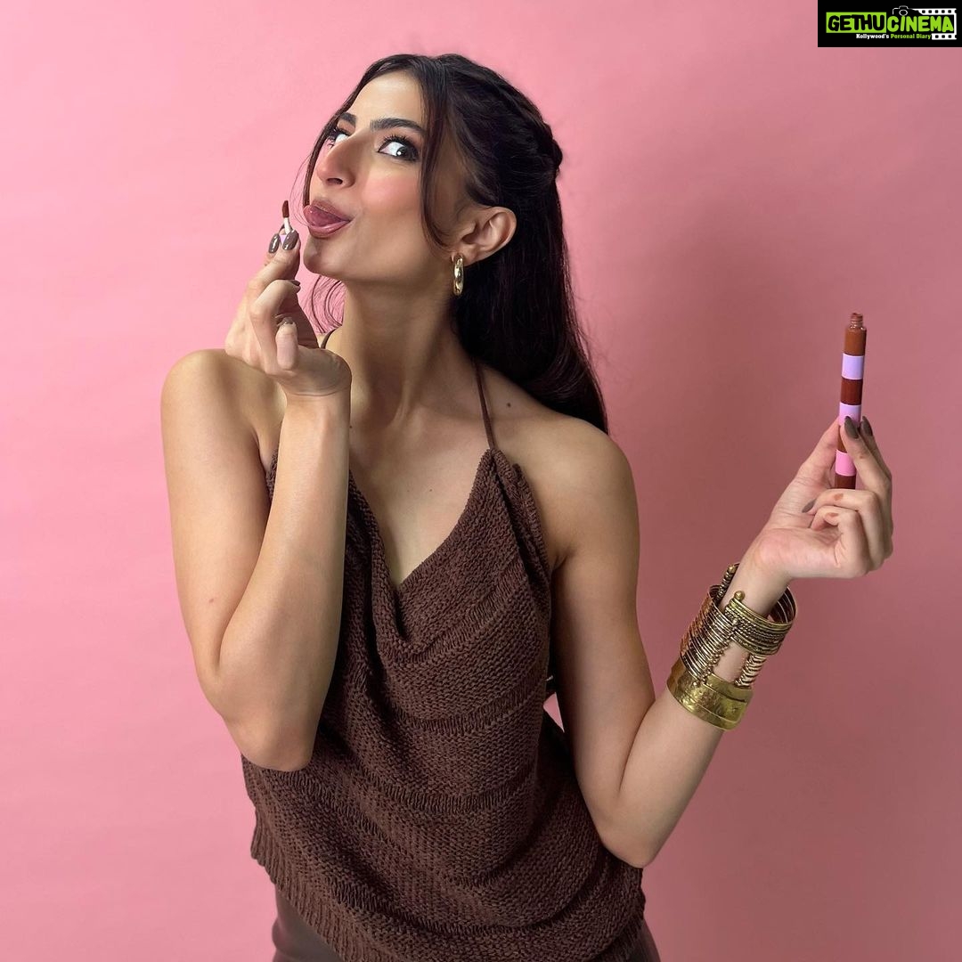 Palak Tiwari Instagram - “Nutella banke kyu Ghoom Rahi hai?” - Shweta Tiwari
