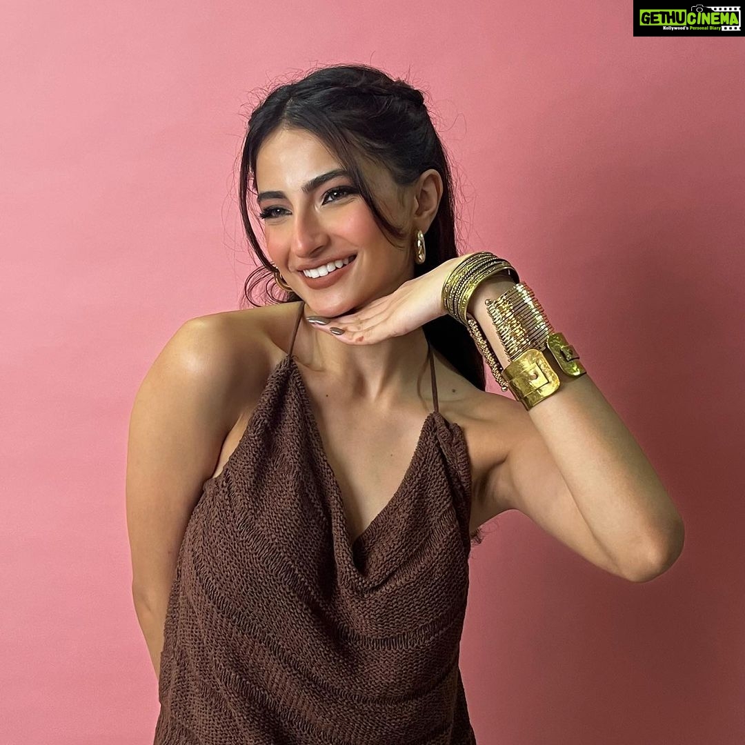 Palak Tiwari Instagram - “Nutella banke kyu Ghoom Rahi hai?” - Shweta Tiwari