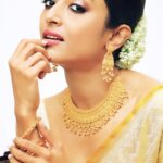 Paoli Dam Instagram - Nothing can dim the light that shines from within ! ✨ . . . . #reels #reelsinstagram #photoreels #photographs #trendingreels #trendingaudio #fashionreels #saree #whiteandgold #classic #traditional #traditionalwear #ootd #reelsvideo #reelsindia #reelstrending #paolidam #paolidamofficial