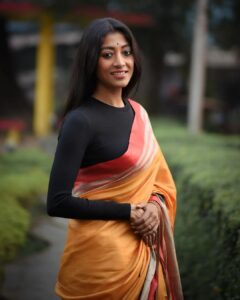Paoli Dam Instagram - Kolkata in a winter afternoon is pure ecstasy!❤️
.
.
.
#kolkatadiaries #winterafternoon #winteroutfit #ecstasyhearts #sareefashion #afternoonquotes #kolkatagram #pureemotion #cityofjoy #mycity #somesnaps #instapost #instagood
#paolidam 
#paolidamofficial