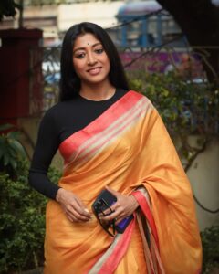 Paoli Dam Instagram - Kolkata in a winter afternoon is pure ecstasy!❤️
.
.
.
#kolkatadiaries #winterafternoon #winteroutfit #ecstasyhearts #sareefashion #afternoonquotes #kolkatagram #pureemotion #cityofjoy #mycity #somesnaps #instapost #instagood
#paolidam 
#paolidamofficial
