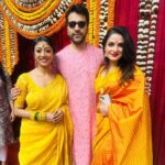 Paoli Dam Instagram - বাগদেবীর আরাধনায় আজ আমরা সবাই... ❤️ . . . #saraswatipuja #friends ##saraswatipujalook #adda #love #photosession #somuchfun #saraswatipuja23 #yellowsaree #sareelover #yellove #saree #instagram #instagood #instaphotos #carousel #instagood #insta #paolidam #paolidamofficial