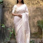 Paoli Dam Instagram – The world always looks brighter from behind a smile 😊
.
.
.
.
#saree #white #whitesaree #lookoftheday #throwback #kiff2022 #opening #carousel #potd #sareefashion #instafashion #ethnicwear #portrait #white #instapost #instagood #instaportrait #actorslife #actorsofinstagram  #instalook #paolidam #paolidamofficial