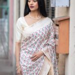 Paoli Dam Instagram – The world always looks brighter from behind a smile 😊
.
.
.
.
#saree #white #whitesaree #lookoftheday #throwback #kiff2022 #opening #carousel #potd #sareefashion #instafashion #ethnicwear #portrait #white #instapost #instagood #instaportrait #actorslife #actorsofinstagram #instalook #paolidam #paolidamofficial