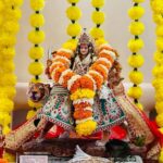 Parag Tyagi Instagram - ओम् सर्व मंगल मांगल्ये शिवे सर्वार्थ साधिके, शरण्ये त्रयम्बके गौरी नारायणी नमोस्तुते। हे माँ आपकी सदा ही जय हो। माँ दुर्गा आप सभी की मनोकामना पूर्ण करें। जय माता दी। #navratri #happynavratri #festival #maa #jaimatadi #gratitude #thankful #love #mana #spiritual #festivespirit