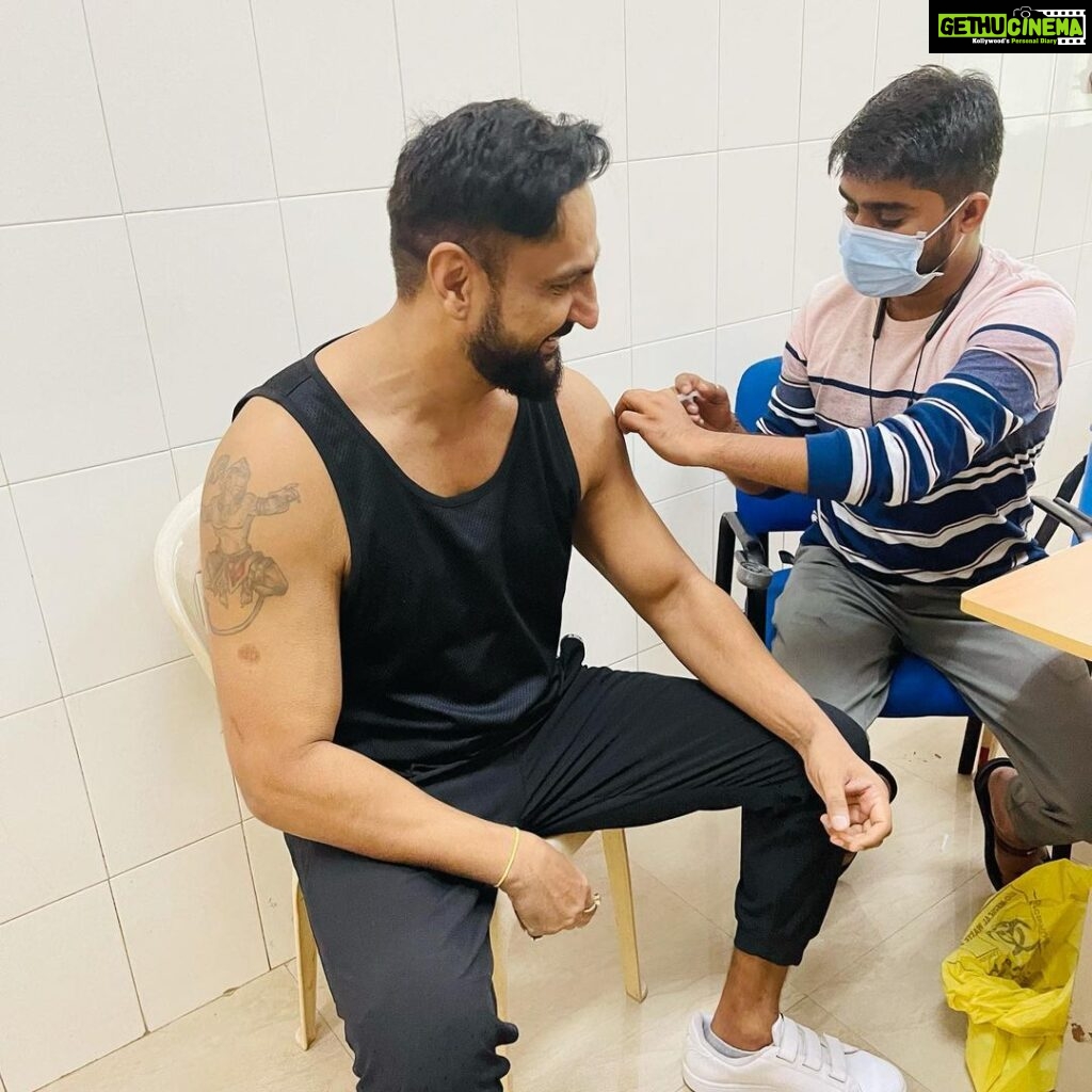Parag Tyagi Instagram - 2nd dose of #covid_19 vaccine done. So Grateful to all who made this possible.. #stayhomestaysafe #covid_19 #fullyvaccinated #covishield