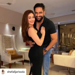 Parag Tyagi Instagram - Posted @withregram • @shefalijariwala About last night…
#celebrating with @paragtyagi 
.
.
.
#athome #love #spreadlove #spreadpositivity #tgif #instadaily #funtimes #life #grateful #fun @thebostoncafeandpatisserie