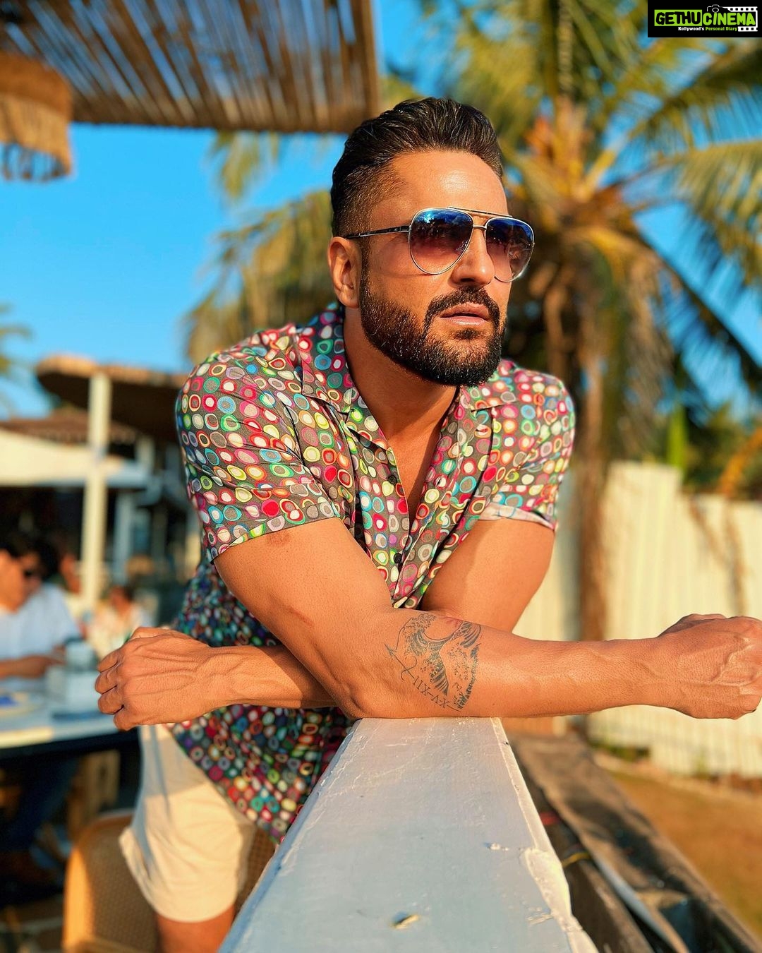 Parag Tyagi Instagram - I decide the vibe ! 🤘🏻 📸 @shefalijariwala . . . #goodvibes #beachside #chillmode #menstagram #goodlife #sunsetlover #picoftheday #instagood #instatravel #goa #goadiaries #vacaymode #instamood #wednesdaymood #wednesday #pic #love #life Titlie
