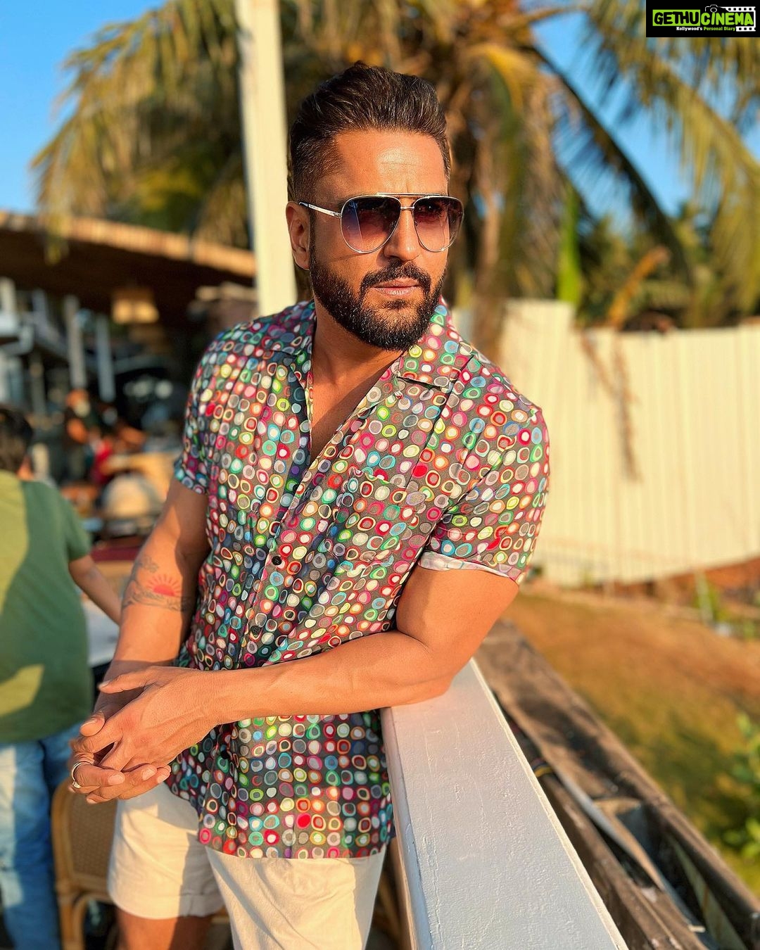 Parag Tyagi Instagram - I decide the vibe ! 🤘🏻 📸 @shefalijariwala . . . #goodvibes #beachside #chillmode #menstagram #goodlife #sunsetlover #picoftheday #instagood #instatravel #goa #goadiaries #vacaymode #instamood #wednesdaymood #wednesday #pic #love #life Titlie