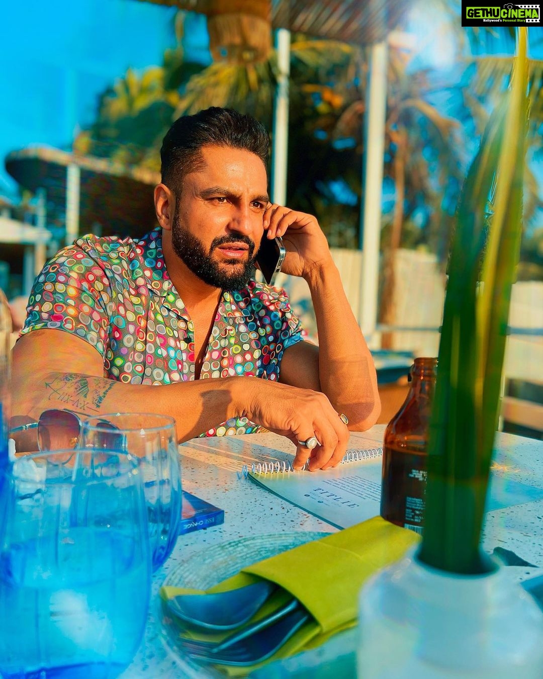 Parag Tyagi Instagram - I decide the vibe ! 🤘🏻 📸 @shefalijariwala . . . #goodvibes #beachside #chillmode #menstagram #goodlife #sunsetlover #picoftheday #instagood #instatravel #goa #goadiaries #vacaymode #instamood #wednesdaymood #wednesday #pic #love #life Titlie
