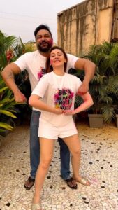 Parag Tyagi Instagram - Posted @withregram • @shefalijariwala Holi haiiii !!!
#holi2023 #holi 
#funtime #color #love #goodvibes #happiness #reelsindia #besafe ##playsafe #livelaughlove #holifestival #instagood