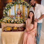 Parag Tyagi Instagram - Wishing a beautiful, colourful and cheerful Ganesh Chaturthi to everyone. May this festive occasion bring along many more smiles and many more celebrations for you ! #ganpatibappamorya #ganeshchaturthi #ganpati #2022 #celebration #blessed . . . @shefalijariwala @paragtyagi @simba_mommys_boy #celebration #positivevibes #positivity #happiness #gratitude #abundance #instagood #instapic