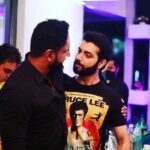 Parag Tyagi Instagram - Happy birthday mere bhai, love u chote B @sharadmalhotra009 .. This is your last birthday party pic, my favourite one… 🤗🤗🤗 #birthday #brother #godblessyou #happy #gratitude #brotherfromanothermother