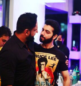 Parag Tyagi Instagram - Happy birthday mere bhai, love u chote B @sharadmalhotra009 .. 
This is your last birthday party pic, my favourite one… 🤗🤗🤗 

#birthday #brother #godblessyou #happy #gratitude #brotherfromanothermother