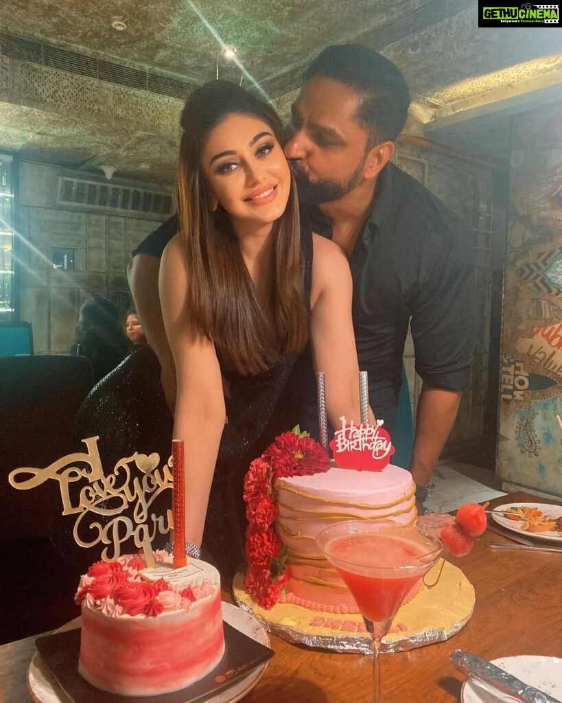 Parag Tyagi Instagram - You filled my heart with so much joy with your wonderful birthday wishes. Reason for all my laughter and smiles on my day is just because of immense love & affection from all of you. It really means a lot to me. A big thank you to all of you!!! ❤❤❤ #birthdaygirl #gratitude . . . #birthdaygirl #positivity #goodvibes #happiness #joy #blessed #thursday #pic #celebration #love #instapic Tanatan