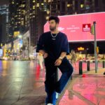 Paras Chhabra Instagram - Downtown Dubai 💰💸 Lurid x Abra ka Dabra @pitch.gray @collectlurid #paraschhabra #parasarmy #downtowndubai #dubai #burjkhalifa