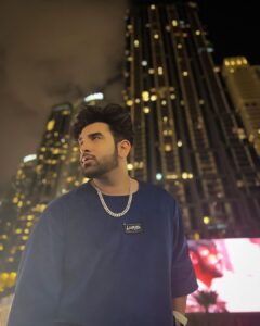Paras Chhabra Instagram - Downtown Dubai 💰💸 Lurid x Abra ka Dabra @pitch.gray @collectlurid #paraschhabra #parasarmy #downtowndubai #dubai #burjkhalifa