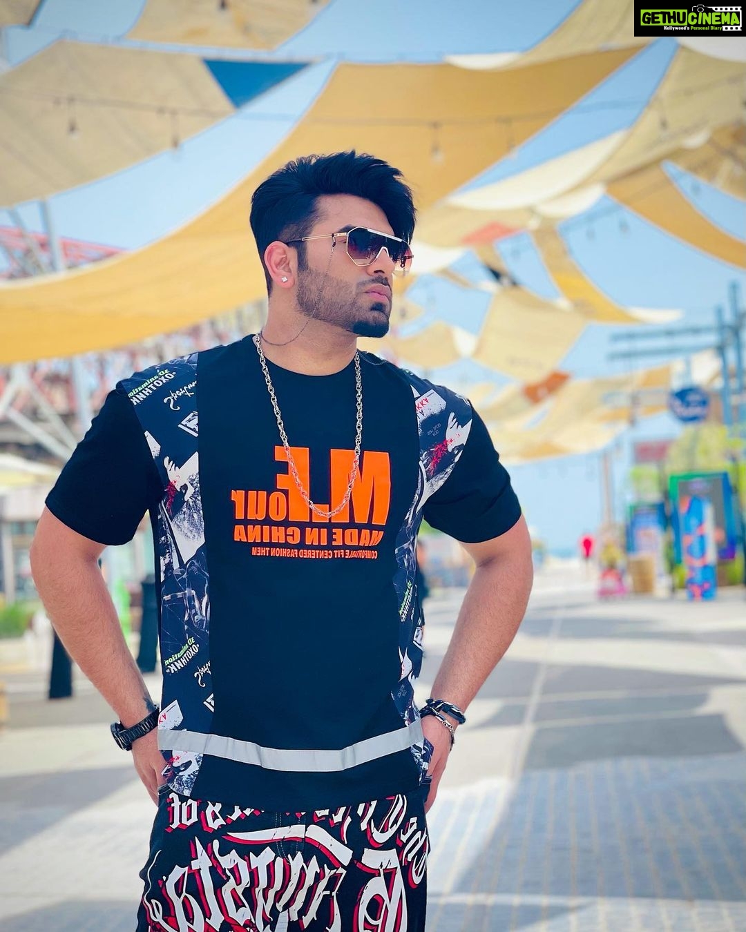 Paras Chhabra Instagram - आबरा का डाबरा । the rest you know 😉😎 Clothing:- @urbantheka #paraschhabra #parasarmy #biggboss #style #gamer #instapic #instashot #instagram #picoftheday Dusit Thani Dubai