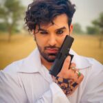 Paras Chhabra Instagram - भेजा नहीं सरकाने का क्या । Director:- @dir_aarv Studio:- @tipspunjabi #paraschhabra #parasarmy #shoot #guns #biggboss #tips #song