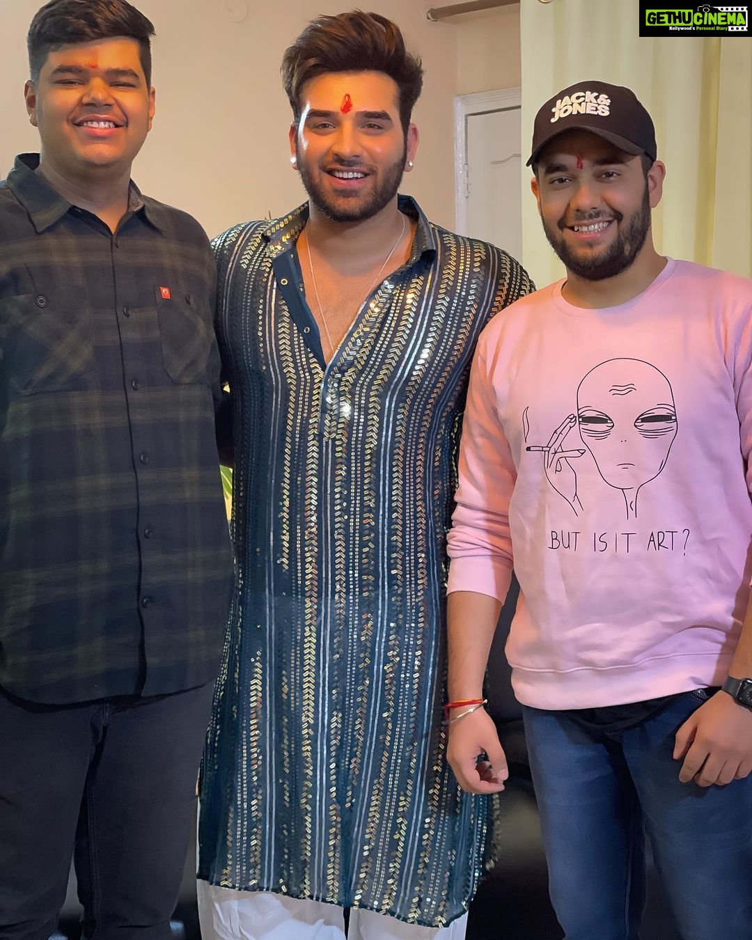 Paras Chhabra Instagram - Happy Diwali 🪔 #paraschhabra #parasarmy #family #prosperousdiwali #diwali Delhi, India