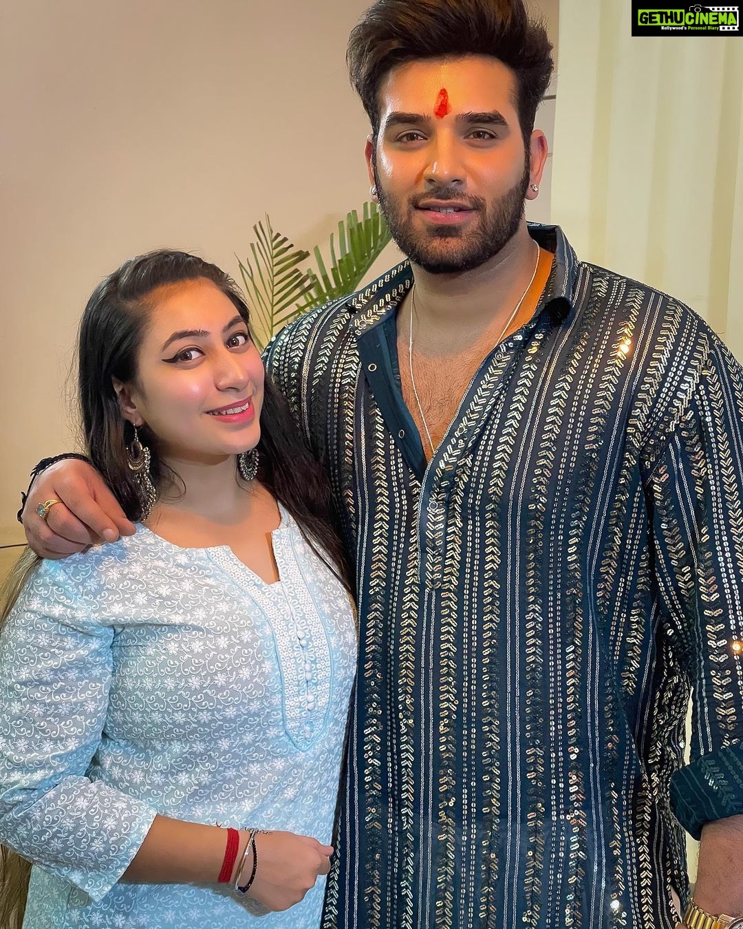 Paras Chhabra Instagram - Happy Diwali 🪔 #paraschhabra #parasarmy #family #prosperousdiwali #diwali Delhi, India